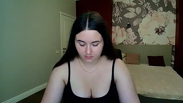Snapshot of Roxie_Bradley chatting on July 21, 2026, 5:42 am Roxie Bradley online show from July 21, 2026, 5:42 am