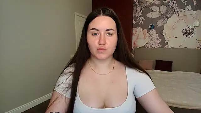Snapshot of Roxie_Bradley chatting on June 4, 2026, 5:45 am Roxie Bradley online show from June 4, 2026, 5:45 am