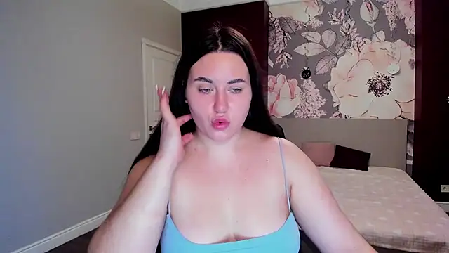 Snapshot of Roxie_Bradley chatting on December 4, 2025, 6:45 am Roxie Bradley online show from December 4, 2025, 6:45 am