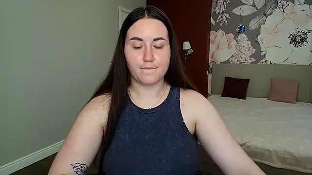 Snapshot of Roxie_Bradley chatting on June 2, 2026, 5:51 am Roxie Bradley online show from June 2, 2026, 5:51 am