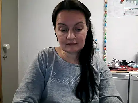 Snapshot of LoveNBloom chatting on January 8, 2025, 8:07 pm LoveNBloom online show from January 8, 2025, 8:07 pm