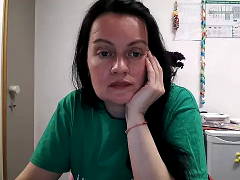 Snapshot of LoveNBloom chatting on March 4, 2025, 6:18 pm LoveNBloom online show from March 4, 2025, 6:18 pm