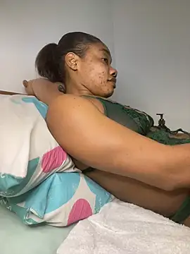  yisela  online show from April 16, 2026, 12:44 am