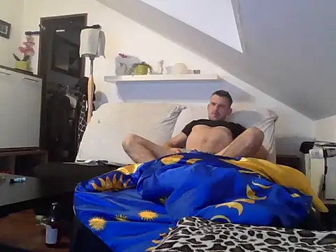 Snapshot of Cambitchboy chatting on December 15, 2025, 2:39 am Cambitchboy online show from December 15, 2025, 2:39 am