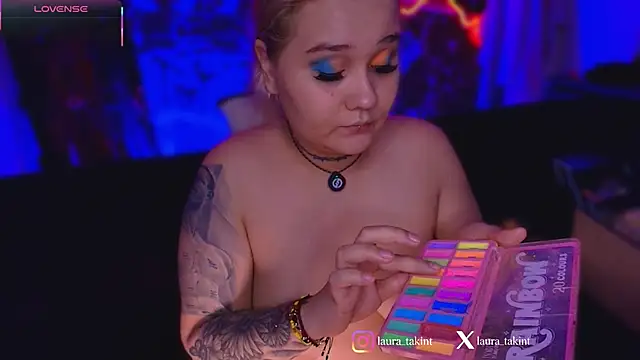 Snapshot of Laura_takint chatting on October 13, 2025, 9:16 pm Laura takint online show from October 13, 2025, 9:16 pm