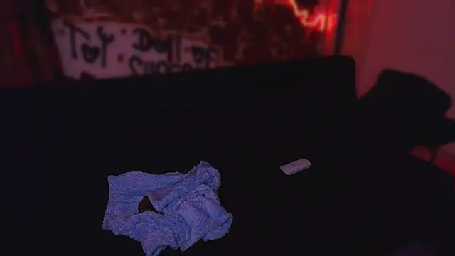 Snapshot of Laura_takint chatting on November 7, 2025, 9:30 pm Laura takint online show from November 7, 2025, 9:30 pm