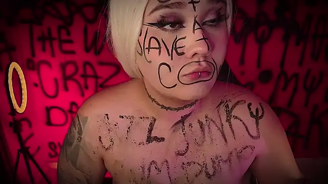 Snapshot of Laura_takint chatting on February 12, 2025, 7:02 pm Laura takint online show from February 12, 2025, 7:02 pm