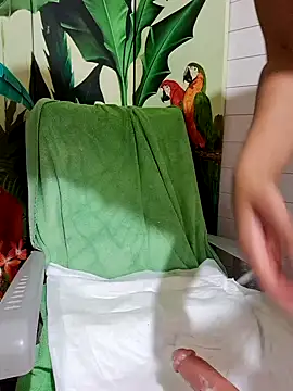 Snapshot of guardami1988 chatting on December 2, 2025, 4:52 pm guardami1988 online show from December 2, 2025, 4:52 pm