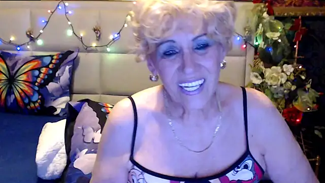 HappyWomanOn online show from October 31, 2025, 7:32 pm