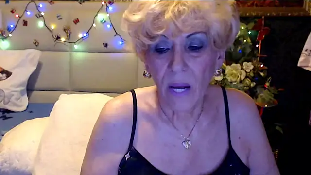 HappyWomanOn online show from November 25, 2025, 7:47 pm