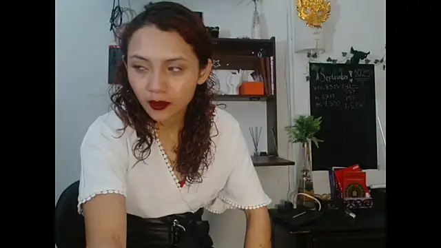 Snapshot of Pinkye_skarlet chatting on October 17, 2025, 8:32 pm Pinkye skarlet online show from October 17, 2025, 8:32 pm