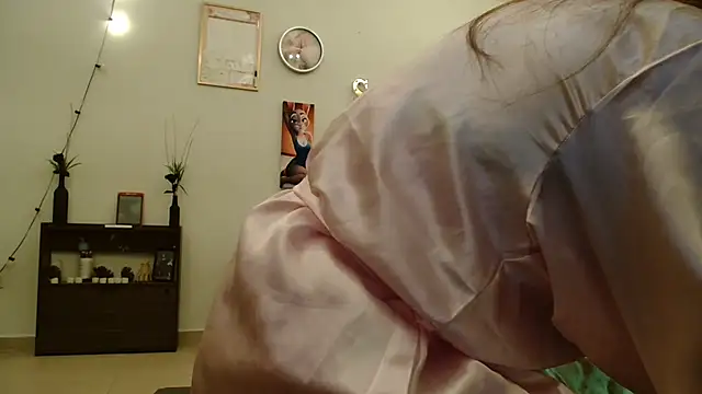 Snapshot of Pinkye_skarlet chatting on February 13, 2025, 5:58 am Pinkye skarlet online show from February 13, 2025, 5:58 am