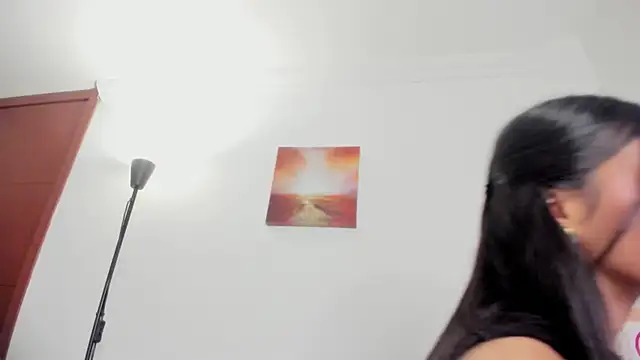 nia  white online show from April 5, 2026, 2:07 am