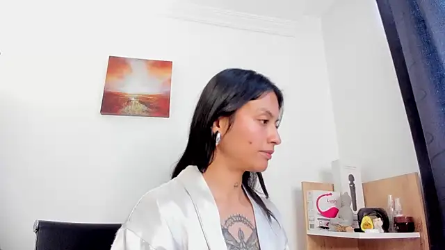 Snapshot of nia__white chatting on November 24, 2025, 6:19 pm nia white online show from November 24, 2025, 6:19 pm