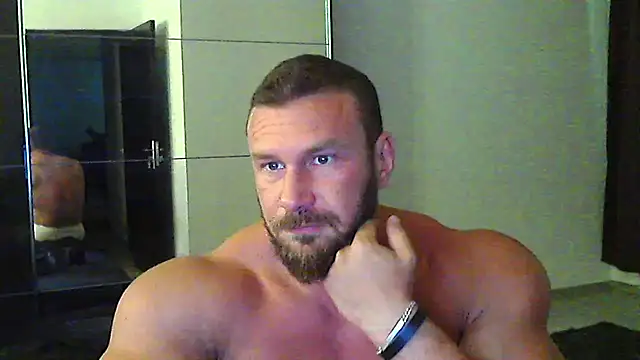 muscularkevin online show from June 1, 2026, 4:06 pm