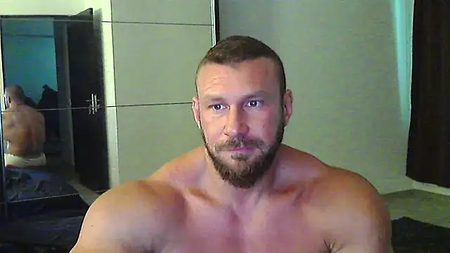 muscularkevin online show from June 18, 2026, 1:27 pm