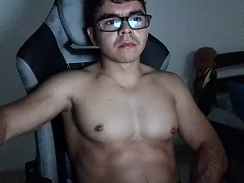 MILCARITAS3 online show from April 15, 2026, 7:58 pm