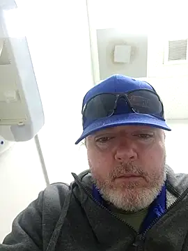 Hotredheadandtoungelasher online show from November 1, 2025, 3:39 pm