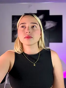 Irisweet  online show from September 12, 2025, 10:31 pm