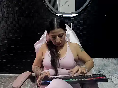 mature sexi40 online show from November 17, 2025, 12:20 pm