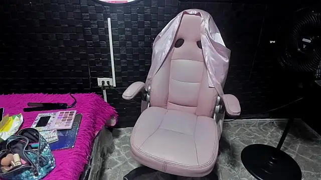 Snapshot of mature_sexi40 chatting on February 14, 2026, 1:06 am mature sexi40 online show from February 14, 2026, 1:06 am