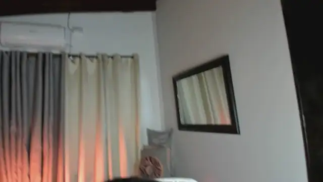 Snapshot of SaraVergara chatting on February 27, 2025, 8:31 pm SaraVergara online show from February 27, 2025, 8:31 pm