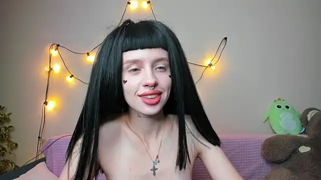 Snapshot of FlowerOfSin2001 chatting on September 19, 2025, 4:44 pm FlowerOfSin2001 online show from September 19, 2025, 4:44 pm