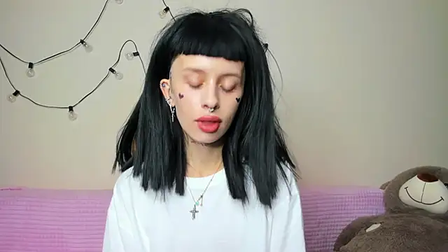 Snapshot of FlowerOfSin2001 chatting on October 7, 2025, 3:57 pm FlowerOfSin2001 online show from October 7, 2025, 3:57 pm