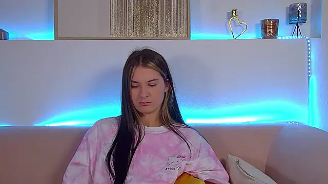 Snapshot of RachelSimpson chatting on March 6, 2025, 12:43 am RachelSimpson online show from March 6, 2025, 12:43 am