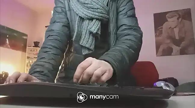 Snapshot of der_dino30 chatting on January 15, 2025, 3:43 am der dino30 online show from January 15, 2025, 3:43 am