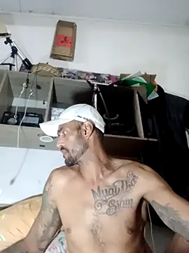 raphadoors19 online show from April 18, 2026, 5:32 am