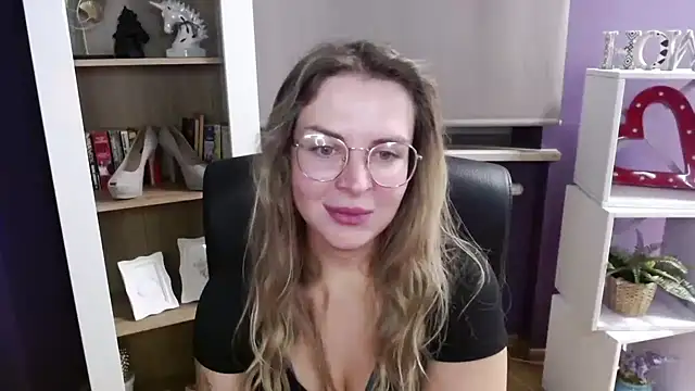 Zoey Erotic online show from October 13, 2025, 4:36 am