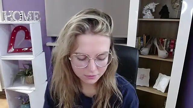 Zoey Erotic online show from November 7, 2025, 5:34 am