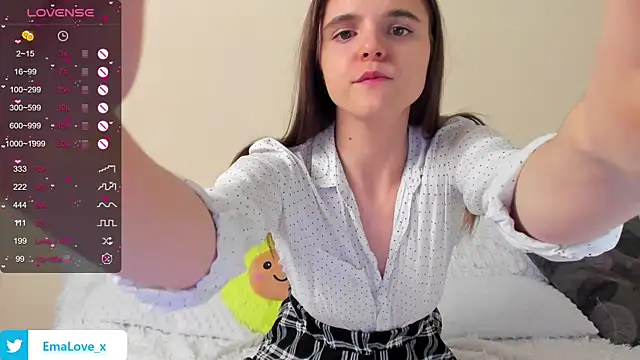Snapshot of Ema_X_Love chatting on February 3, 2025, 7:52 pm Ema X Love online show from February 3, 2025, 7:52 pm