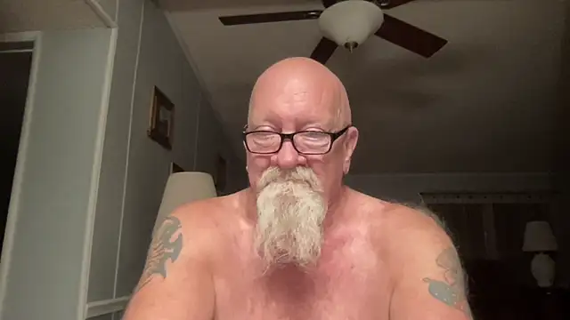 Snapshot of kcbace61760 chatting on September 11, 2025, 12:32 am kcbace61760 online show from September 11, 2025, 12:32 am