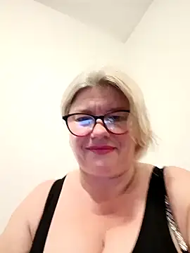 Diana 49 online show from April 12, 2026, 7:33 am