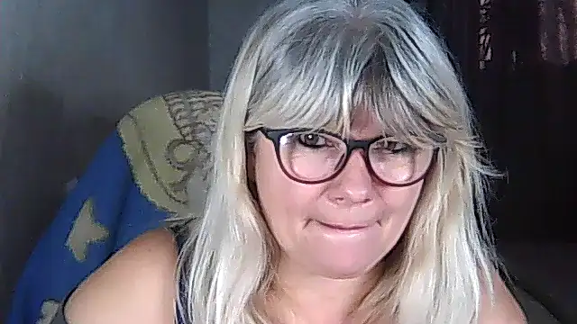 Snapshot of Diana_49 chatting on October 31, 2025, 9:50 am Diana 49 online show from October 31, 2025, 9:50 am