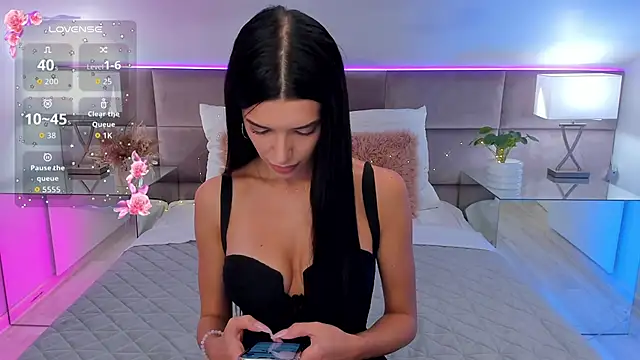 JasmiLyn online show from September 18, 2025, 5:10 am