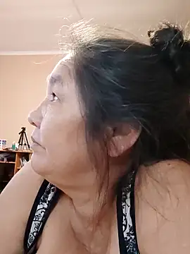 Snapshot of Zulfiya_Bruce chatting on September 19, 2025, 4:16 am Zulfiya Bruce online show from September 19, 2025, 4:16 am