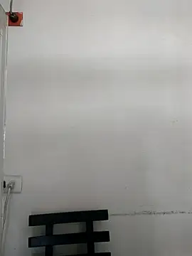 Snapshot of PrivCamZone chatting on September 29, 2025, 6:13 pm PrivCamZone online show from September 29, 2025, 6:13 pm