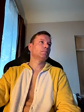 Snapshot of Leonuri chatting on November 24, 2025, 10:26 am Leonuri online show from November 24, 2025, 10:26 am