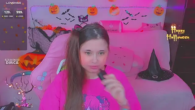 Lolisuccub online show from November 21, 2025, 5:01 pm