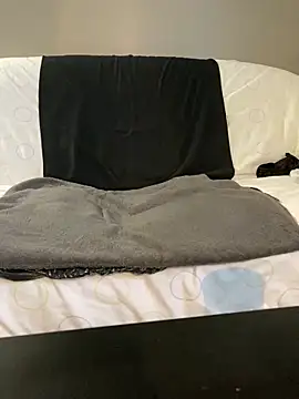 BruceIsHorny  online show from October 25, 2025, 3:12 pm