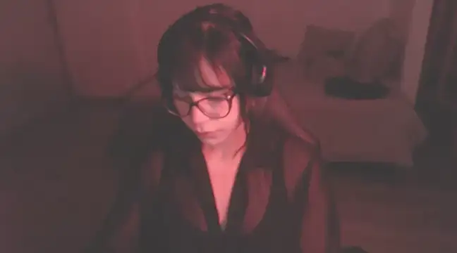 Snapshot of modjo_ chatting on December 4, 2024, 7:00 am modjo online show from December 4, 2024, 7:00 am