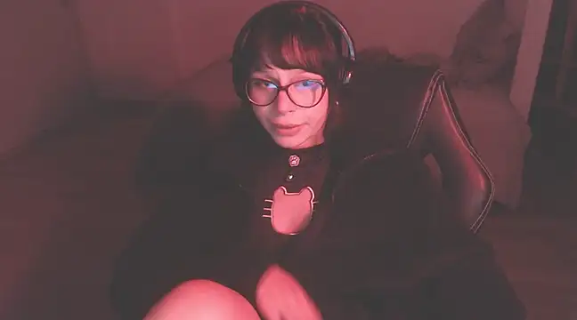 Snapshot of modjo_ chatting on December 13, 2024, 8:09 am modjo online show from December 13, 2024, 8:09 am