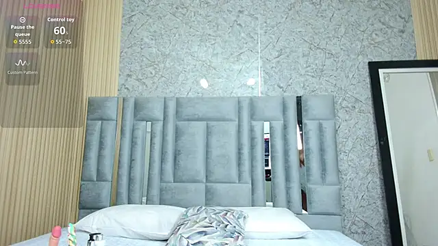 veronicaroose  online show from October 22, 2025, 12:26 pm