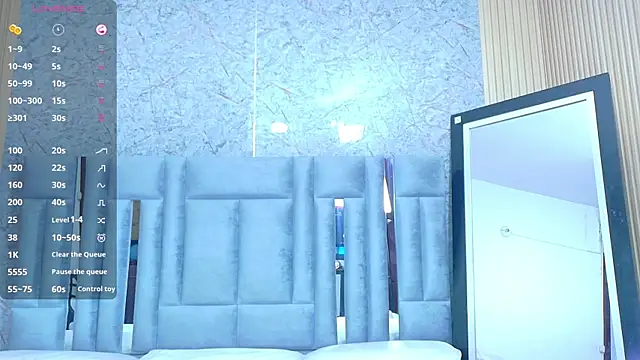 veronicaroose  online show from June 1, 2026, 12:38 pm