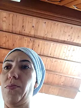 LunaZambrano online show from April 2, 2026, 5:41 pm