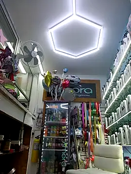 LunaZambrano online show from November 13, 2025, 7:40 pm