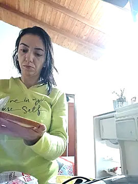 Snapshot of LunaZambrano chatting on December 3, 2025, 12:26 pm LunaZambrano online show from December 3, 2025, 12:26 pm